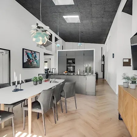 Beautiful In With Kitchen Feriehus