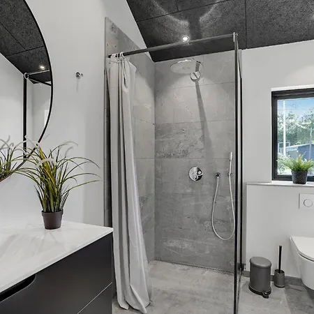 4 Bedroom Amazing In *